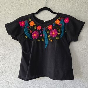 Womens medium embroidered bird and flower flutter sleeve black blouse‎